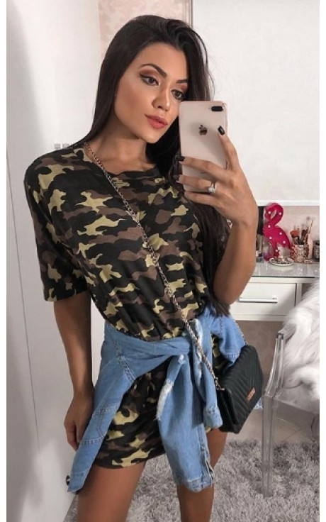 Vestido camuflado shop com tenis
