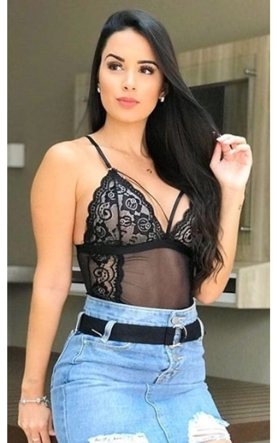Body de renda 2025 com saia preta